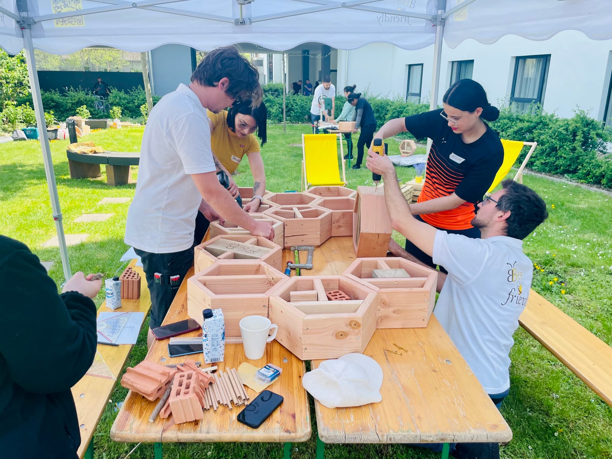 Teamevent: Bienenhotel bauen