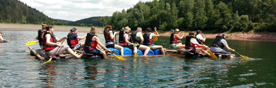 Teambuilding Spiel: Floßbau