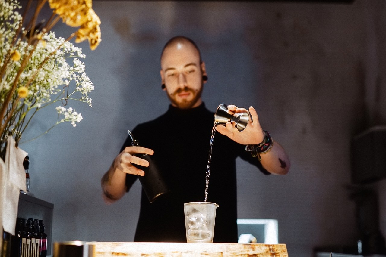 Weihnachtsfeier Idee: Cocktail Workshop