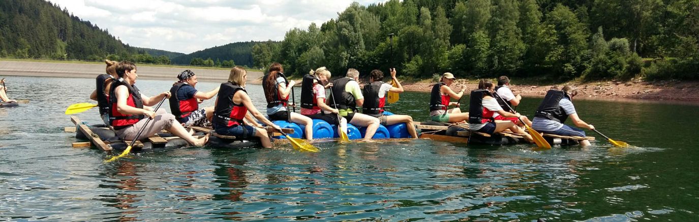 Firmenfeier mit Floßbau Event